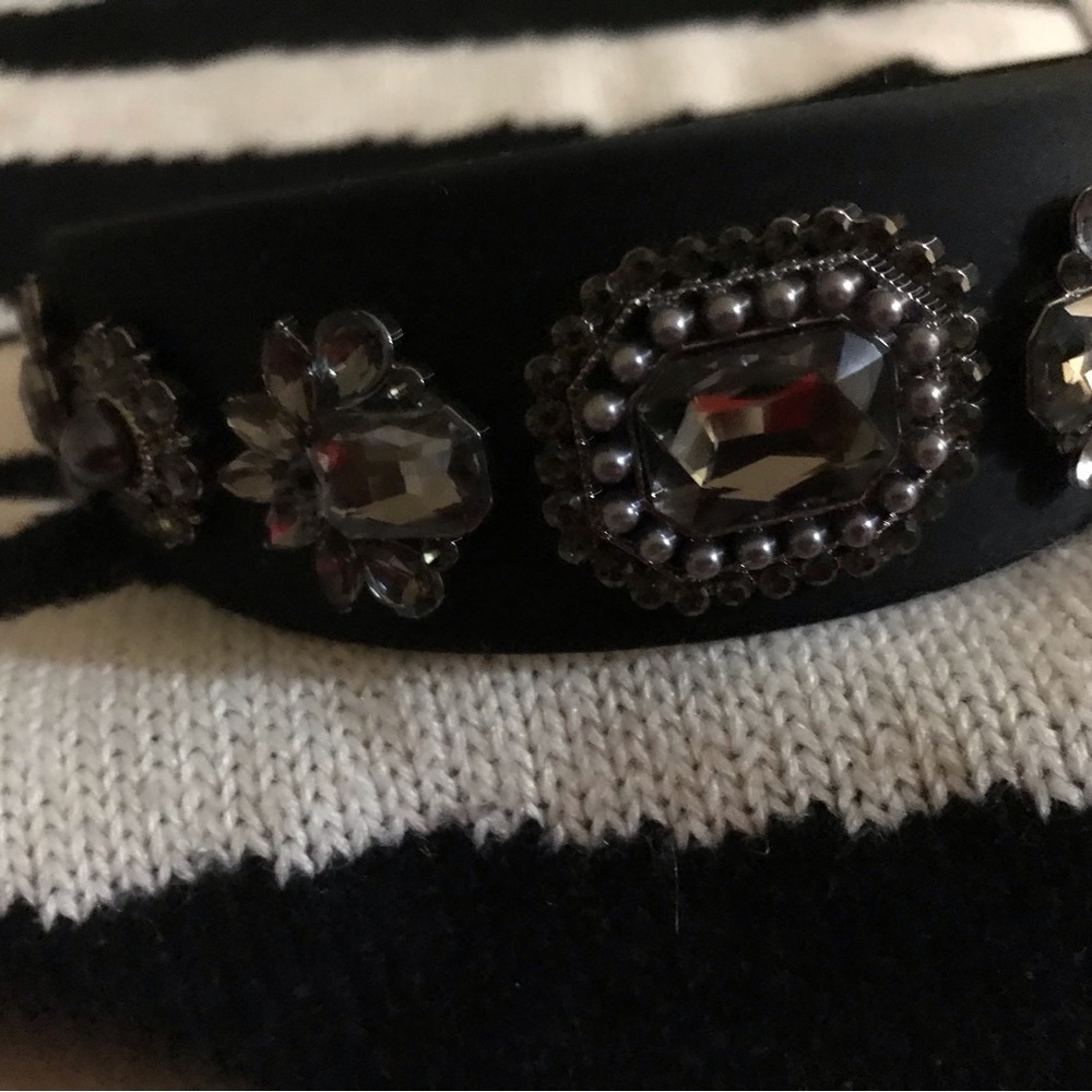 Beautiful hair Band. Diamond Detailing, Worn once.